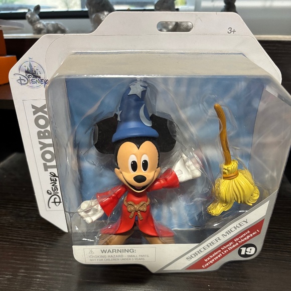 Sorcerer Mickey Toy - Picture 1 of 2